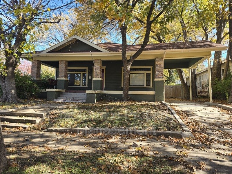 Fort Worth Homes for Rent! Restored Craftsman Bungalow in Fairmount – A Rare Find! property image